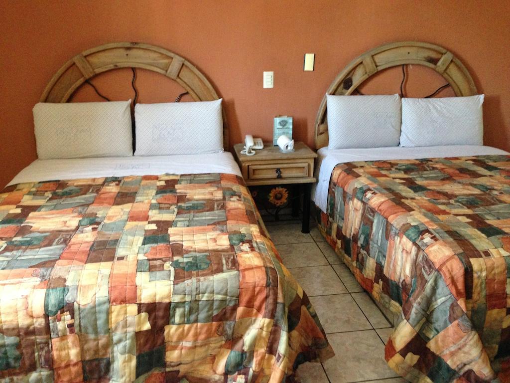 Hotel La Paz Guadalajara Værelse billede